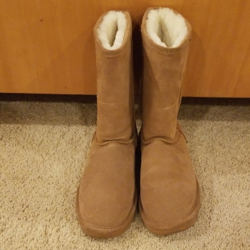 BEARPAW Tan Suede Size 8W sheepskin Lining Boots